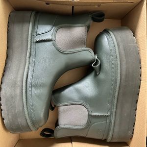 UGG Women’s Neumel Platform Chelsea Boots